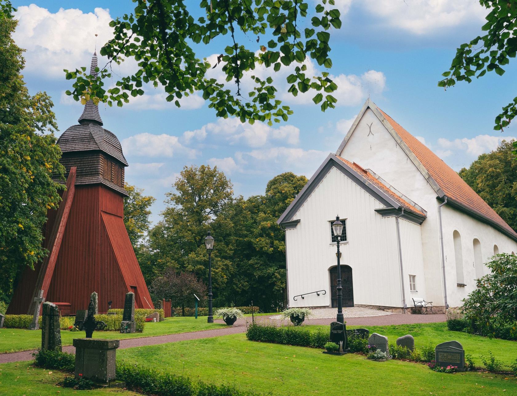 Sandseryds kyrka med klockstapel