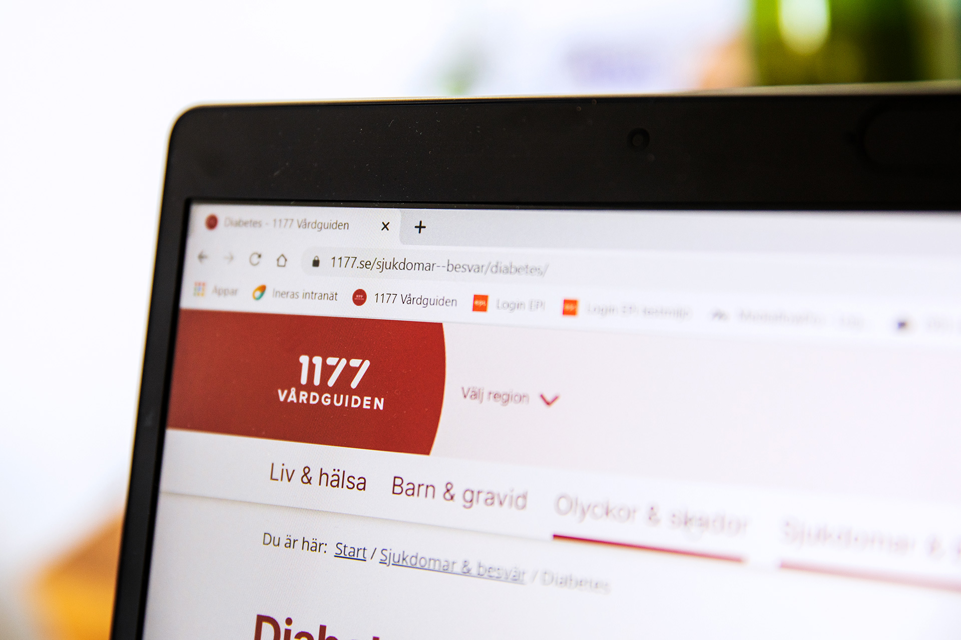 Laptop visar 1177.ses webb.