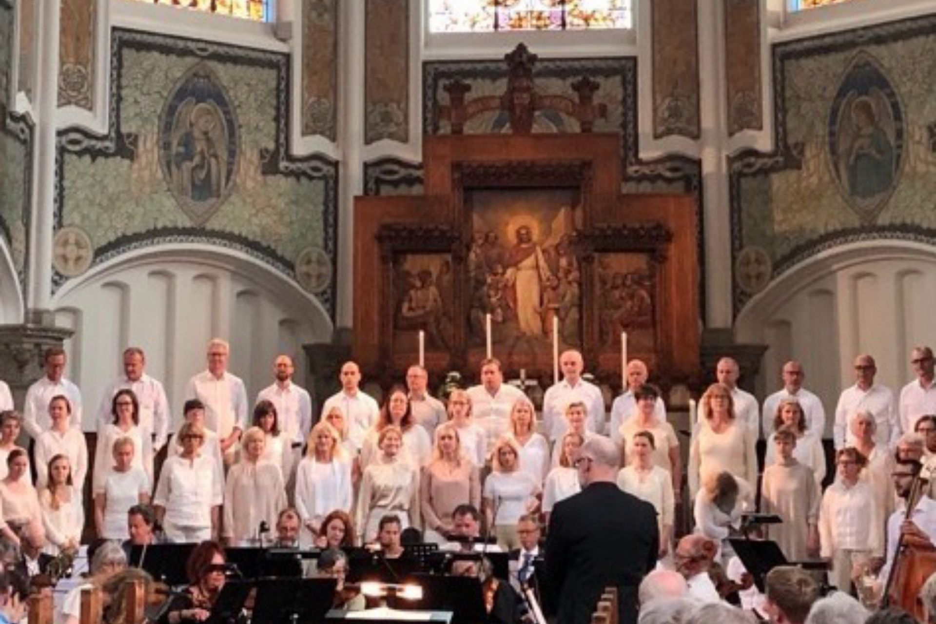 Bilden föreställer Johanneskören under ett framträdande.