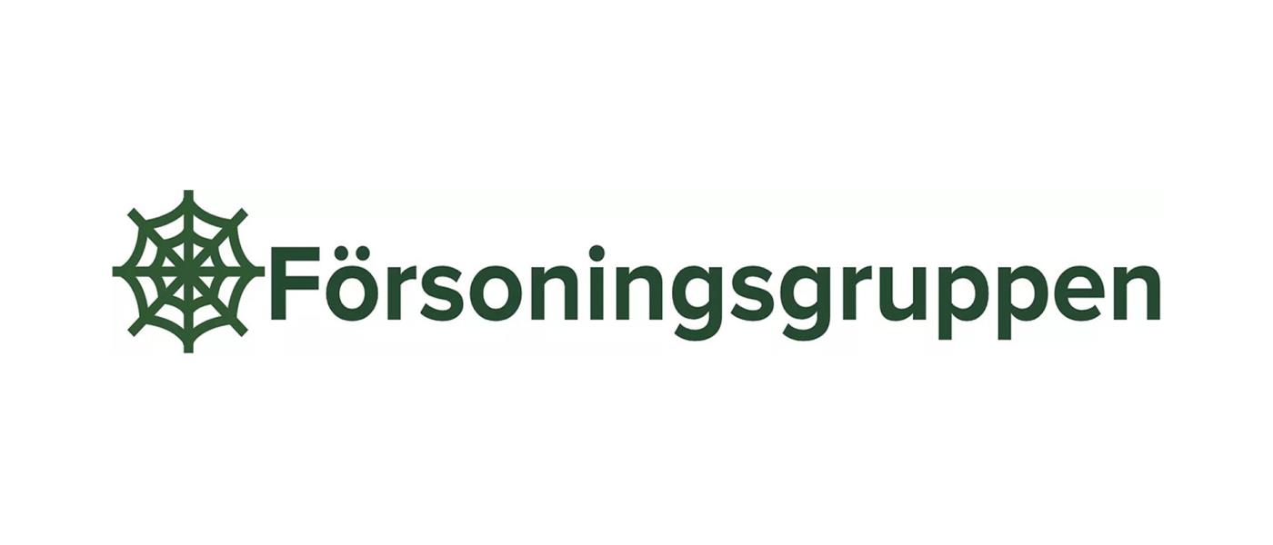 Logotyp för Försoningsgruppen. Består av ett svart spindelnät och därefter texten Försoningsgruppen.