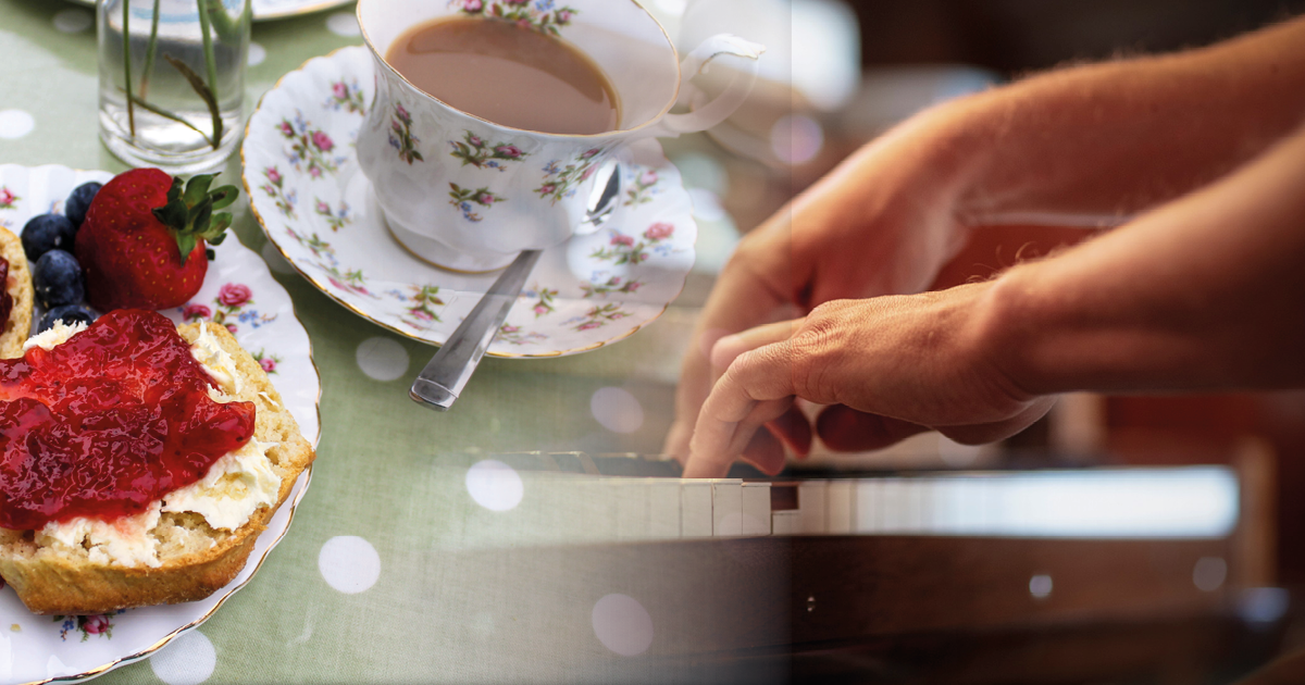 Fotomontage där ena bilden föreställer händer som spelar orgel och den andra scones och teakopp