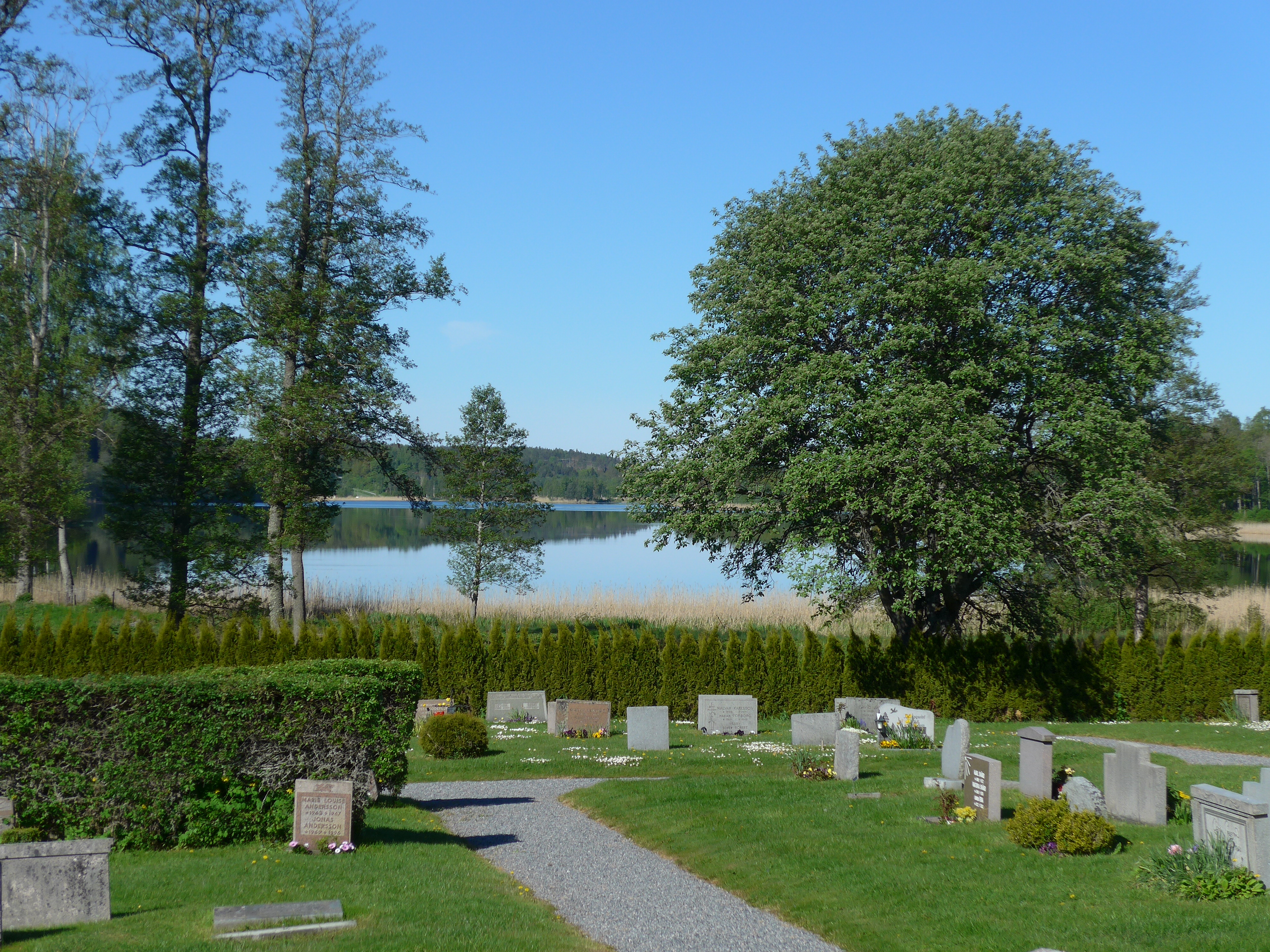 Frötuna kyrka