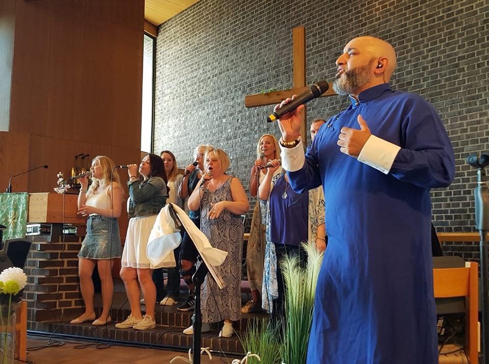 Gospelgrupp ledare kors