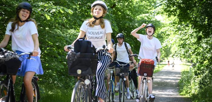 Ungdomar, cyklar, konfirmander