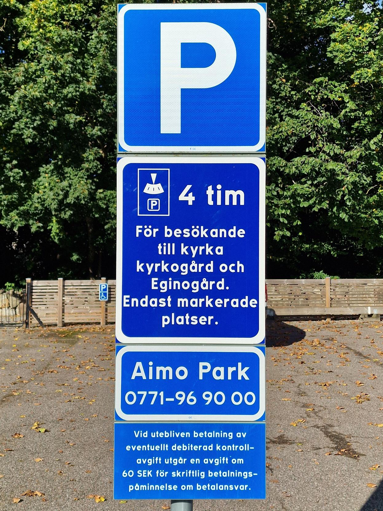 Meddelande om att det är parkeringsskiva i 4 timmar på Dalby församlings parkeringsplatser