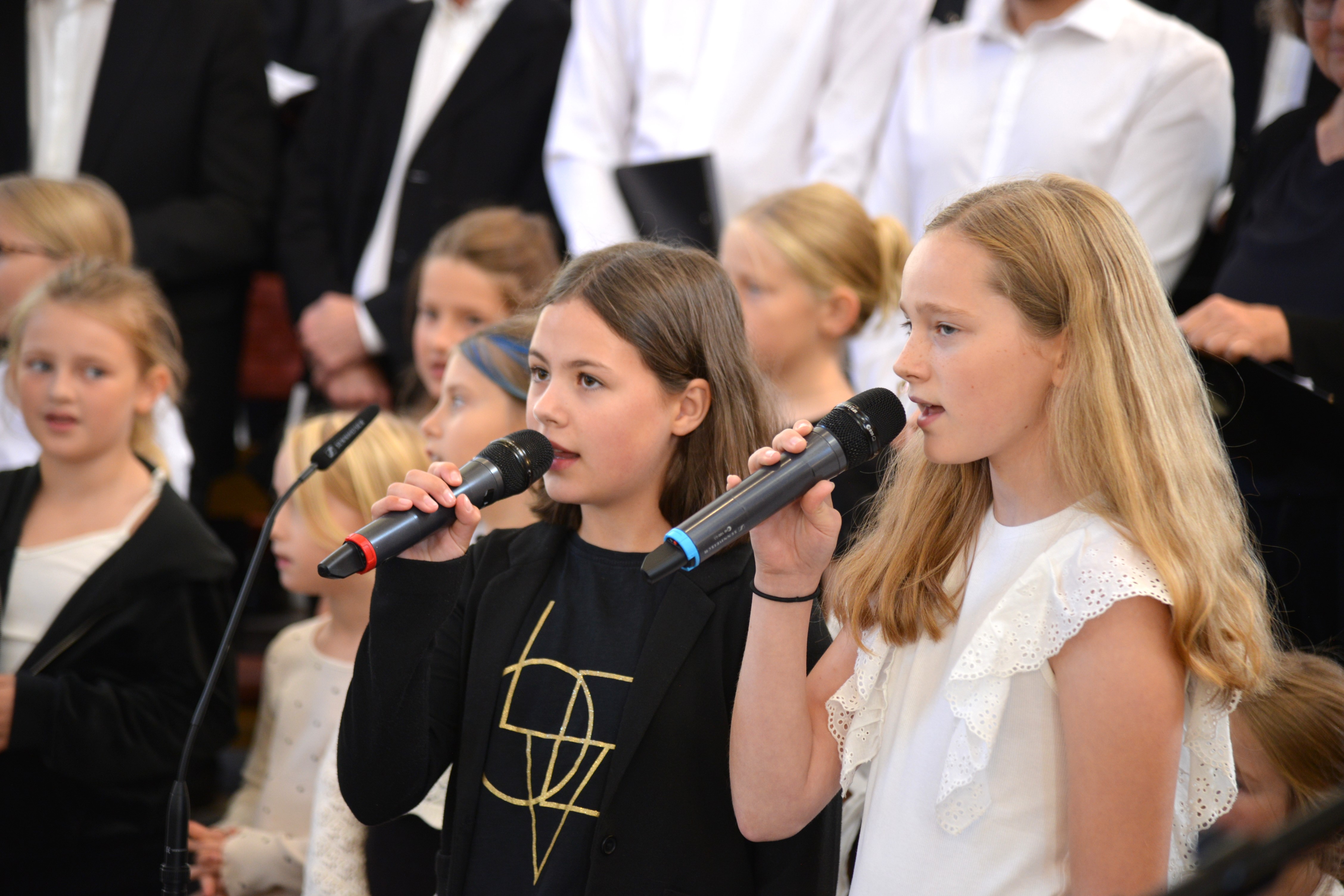 Barnkörbarn sjunger