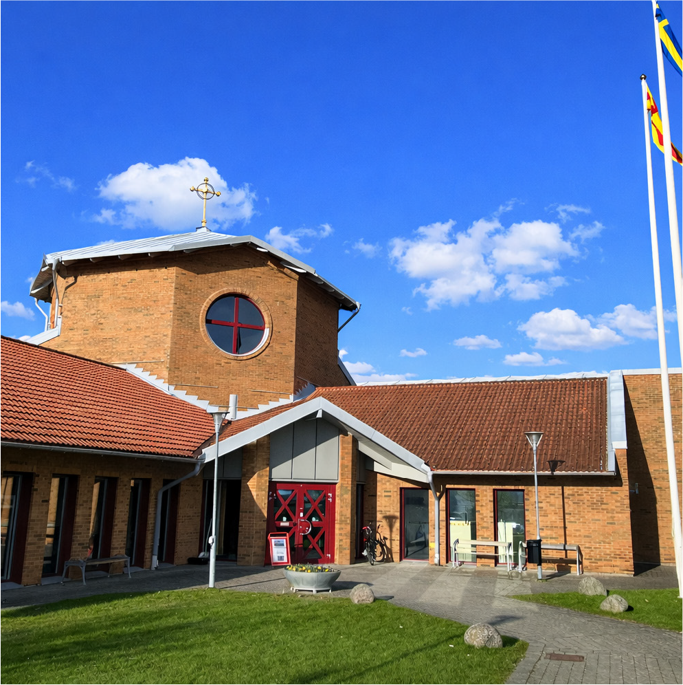 Ekhagskyrkan blå himmel