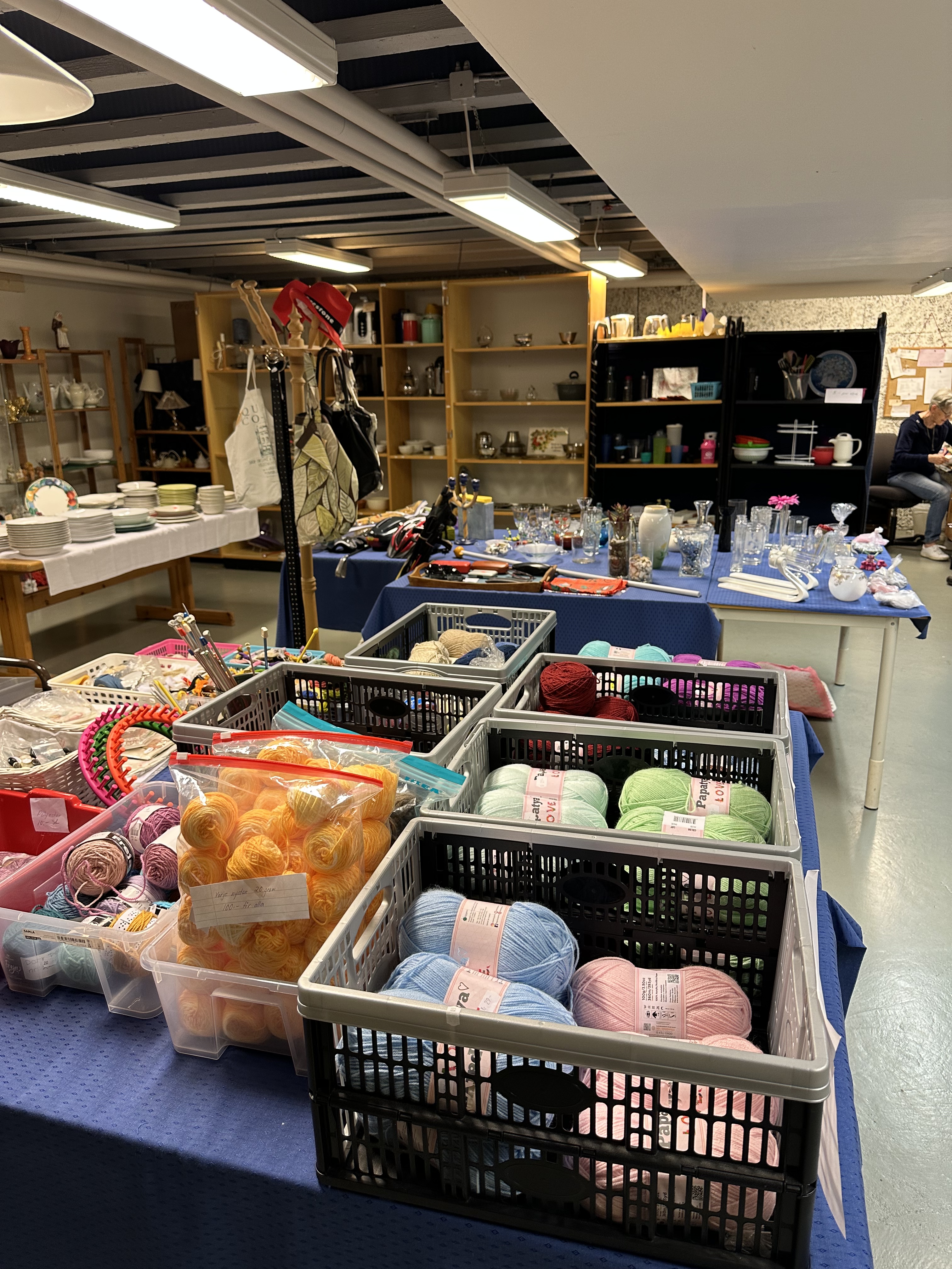 Bild på loppis i Råslätts kyrka