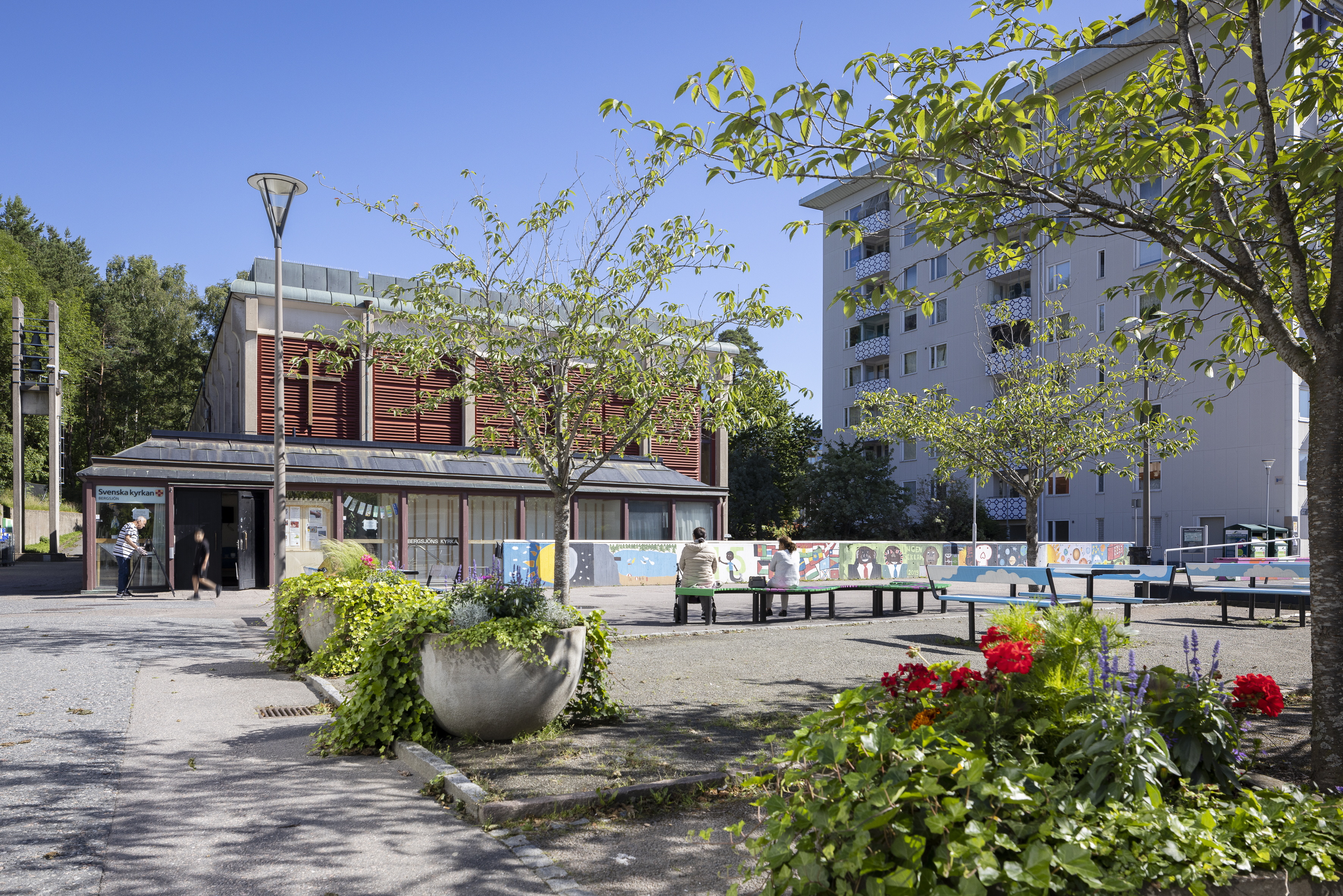 Bergsjöns kyrka på Rymdtorget i Bergsjön