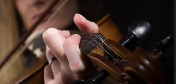Musiken måste leva! Därför har S:t Matteus kyrka även under pandemin ljudit av musik. Det har spelats och sjungits, det har repeterats, spelats in och spelats upp.
På det sätt som varit möjligt.