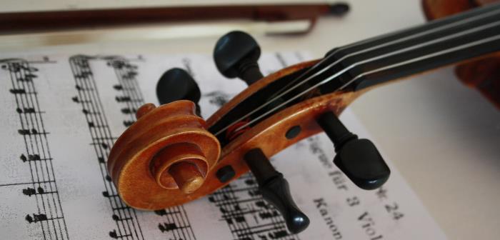 Älvsborgs församling bjuder på musikupplevelser som framförs i Älvsborgs kyrka men också sänds i realtid så att den som vill kan uppleva dem hemifrån. Söndagar klockan 19.00 under hösten 2020. Se programmet här!