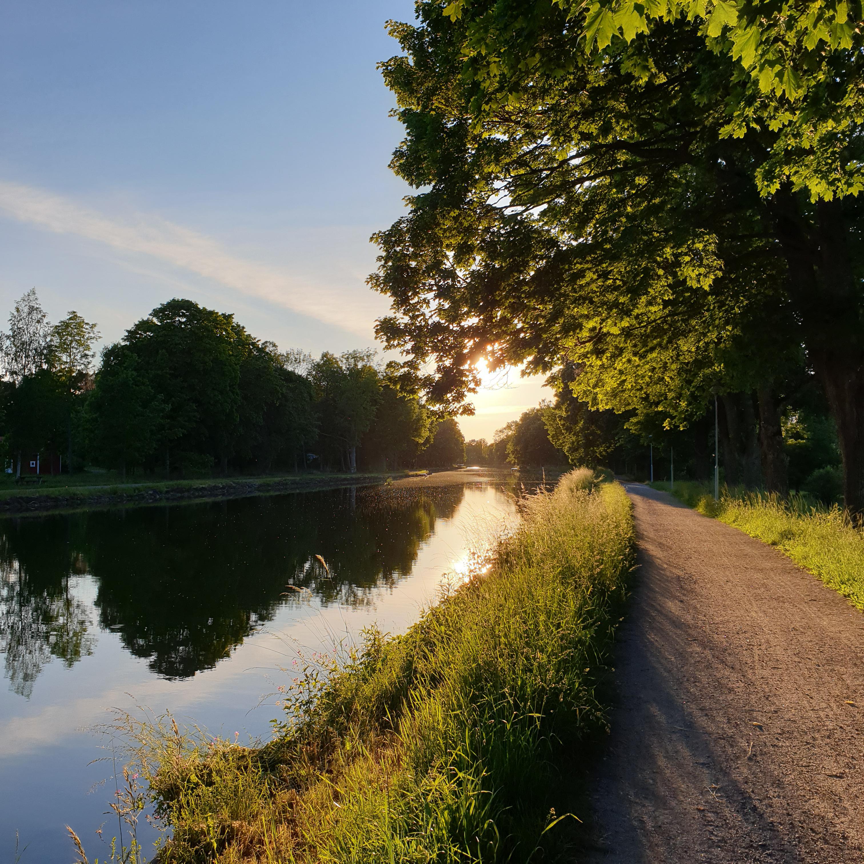 Sommarkväll över kanalen