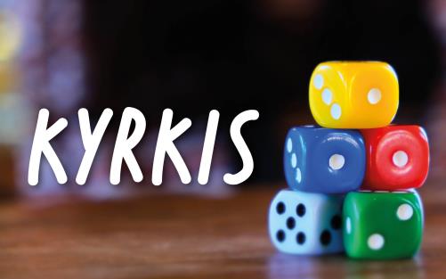 Texten "Kyrkis" och en hög med tärningar i olika färger. 
