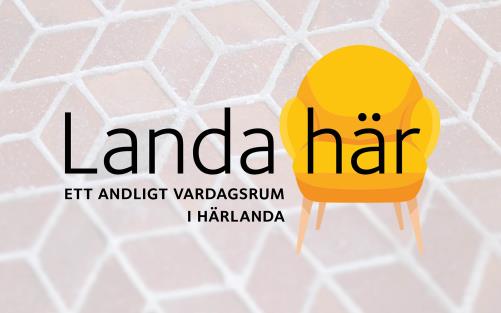 Texten "Landa här", en gul ritad fåtölj och i bakgrunden tegelmosaikgolv.