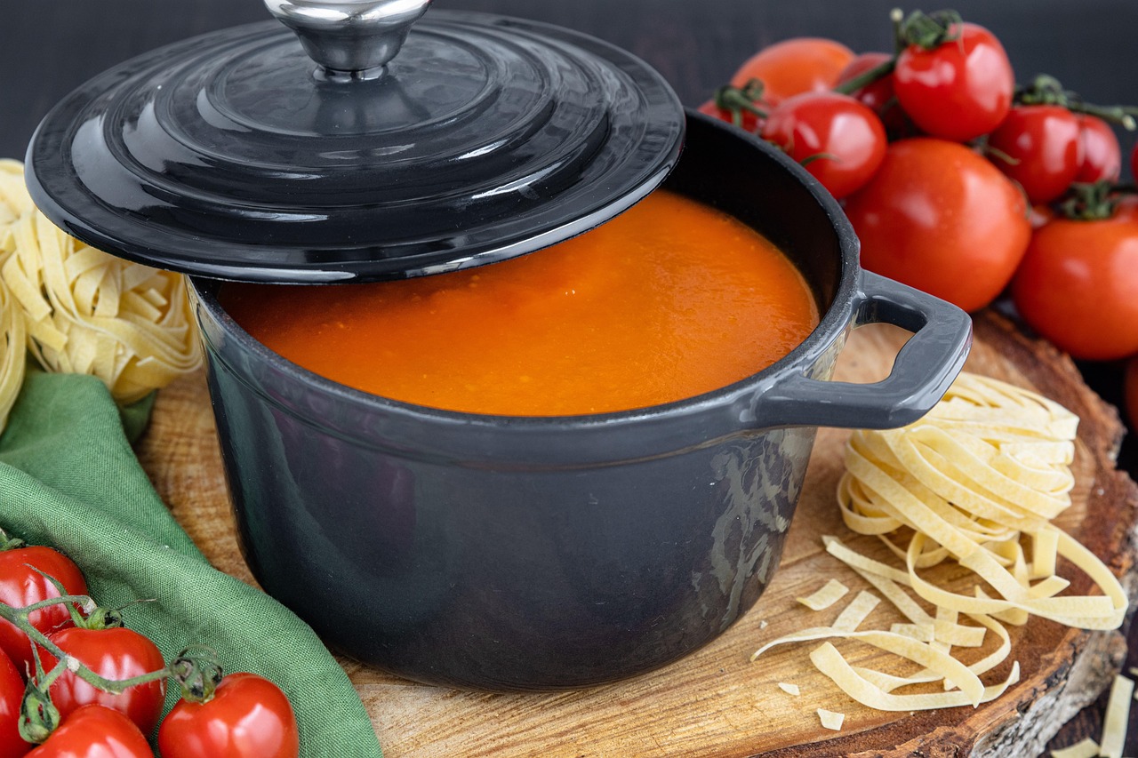 En gryta med tomatsoppa