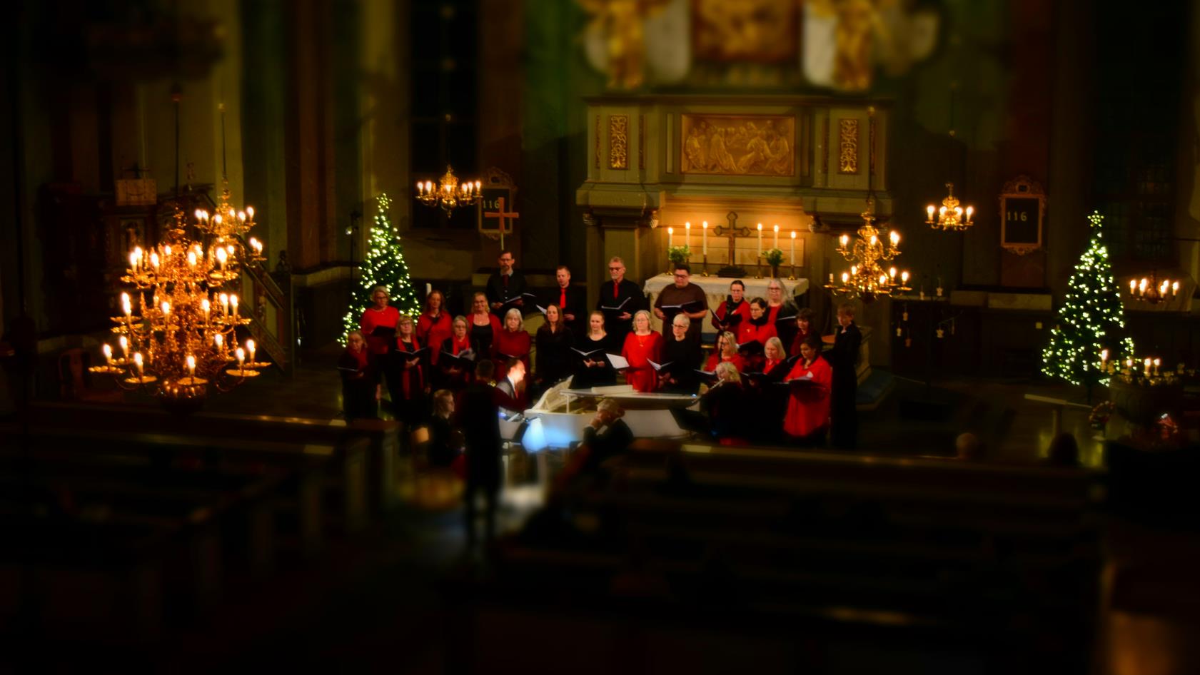 Hedesunda kyrkokör under julkonsert i vackra Hedesunda kyrka.