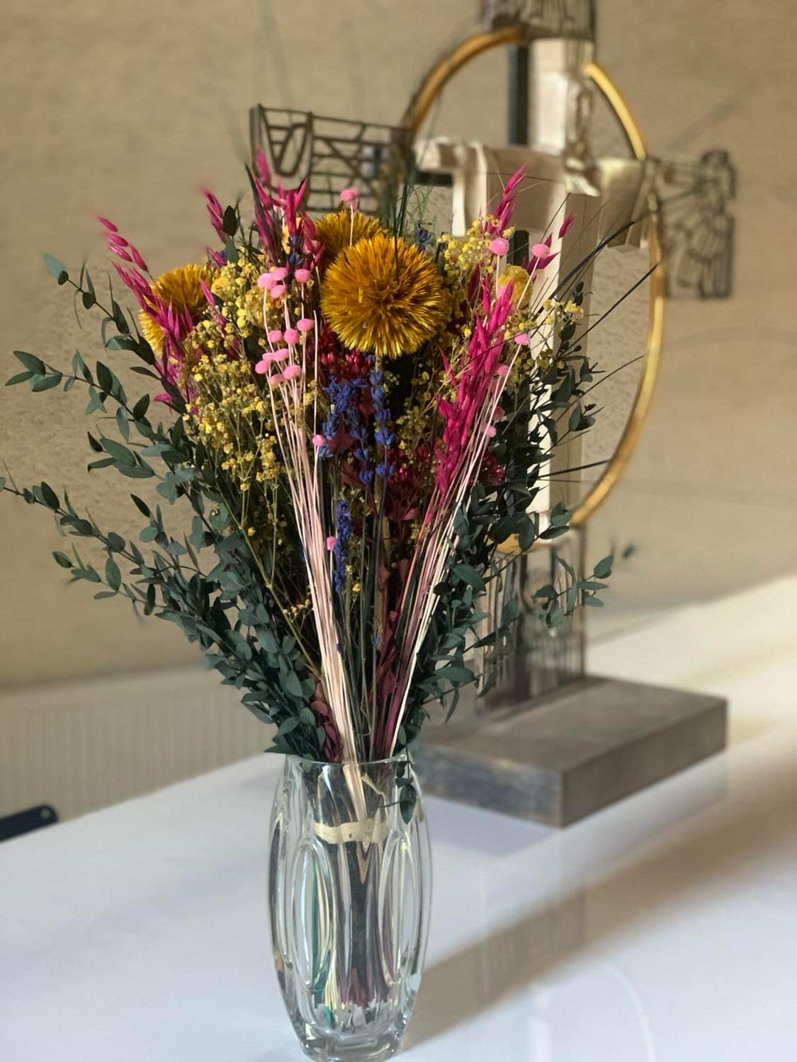 Konstgjorda altarblommor som minskar vårt CO2utsläpp.