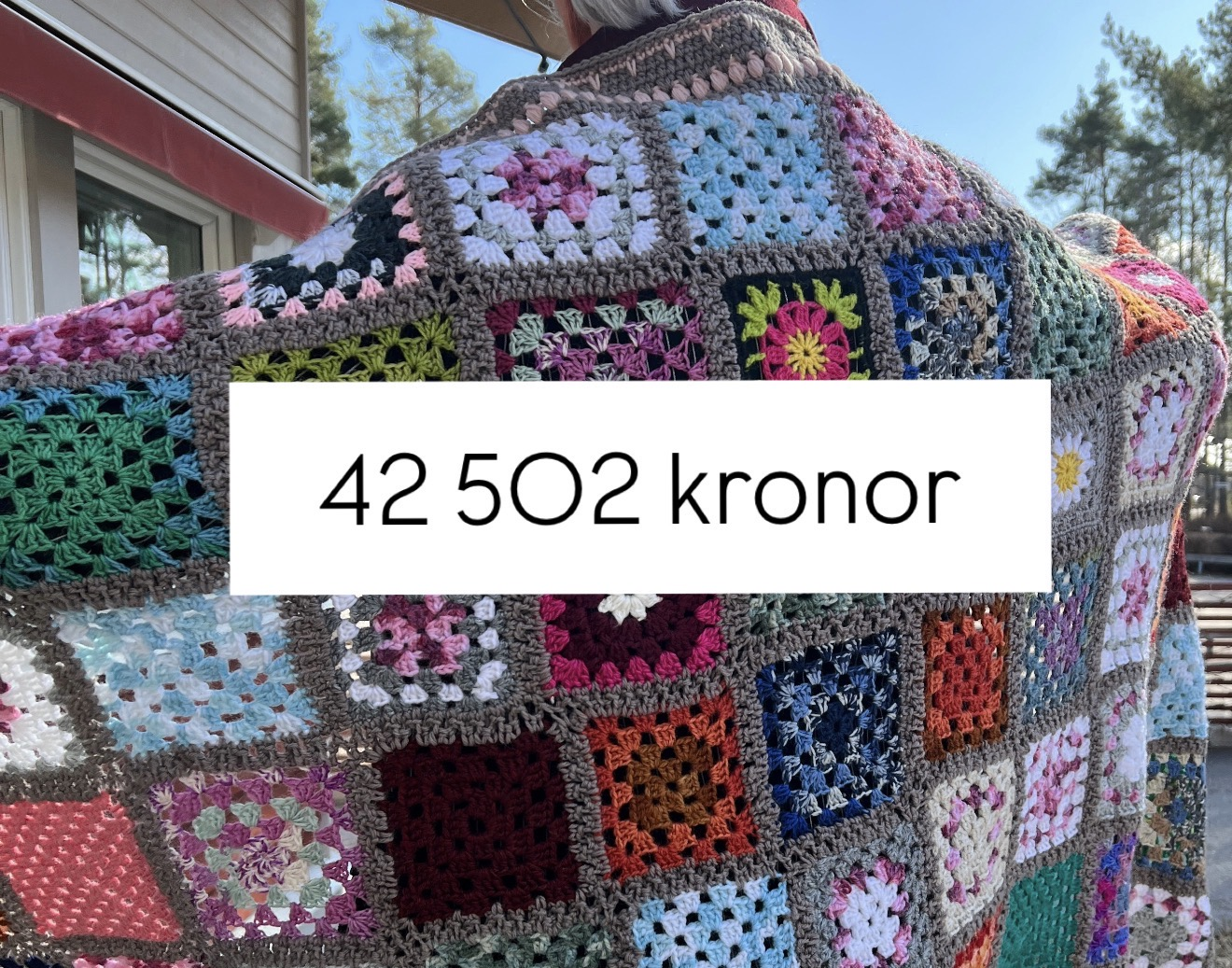 Det lokala resultatet av Fasteaktionen 2026 framför bild på filen av mormorsrutor som virkades av frivilliga i februari 2026.