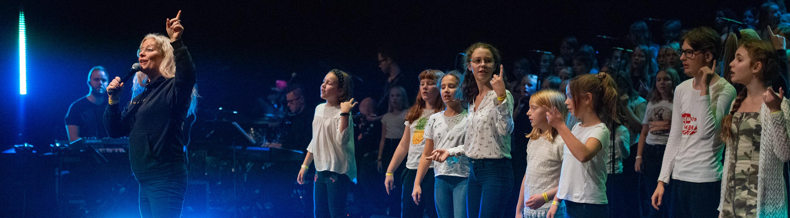 Barnkör framträder