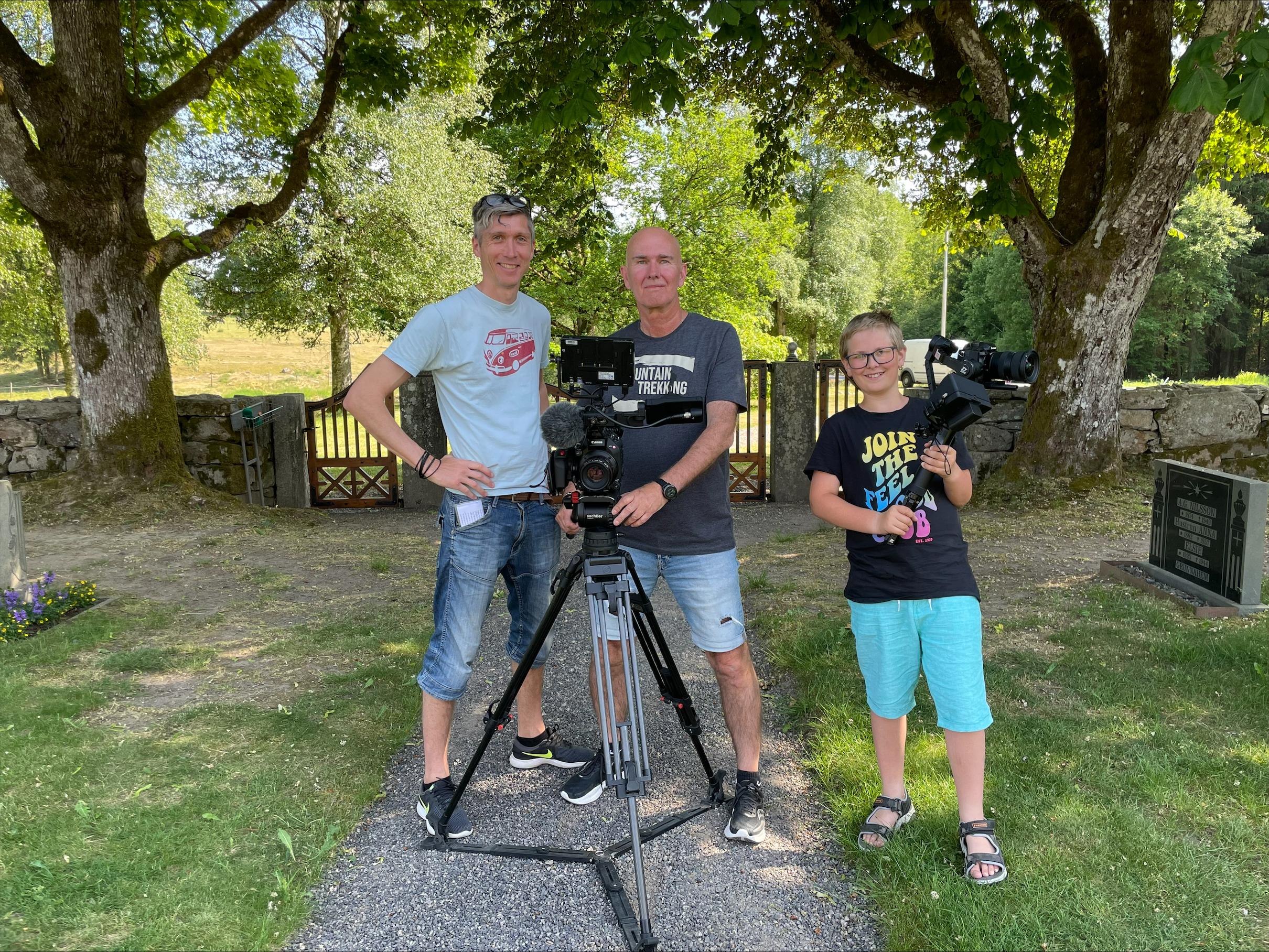 Olof Kyrkander och Stefan Ekman vid filminspelningen med 12-årige orgeleleven Elis Stark.