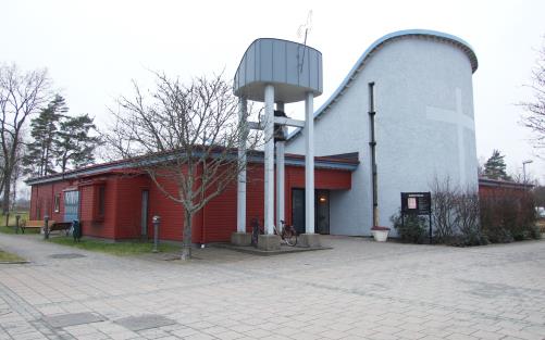 Exteriörbild av Mariakyrkan i Värmamo.