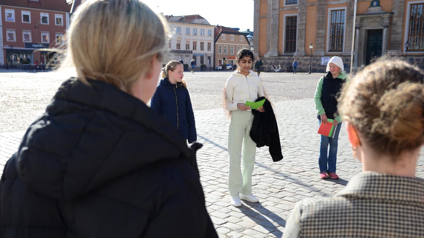 Hur såg kyrkolivet ut på 1600-talet, vilka värderingar hade man och hur såg det svenska samhället ut? Det och mycket annat berättade miniguiderna Melanie Nordgren, Jona Jani och Josefin Franzén om. 