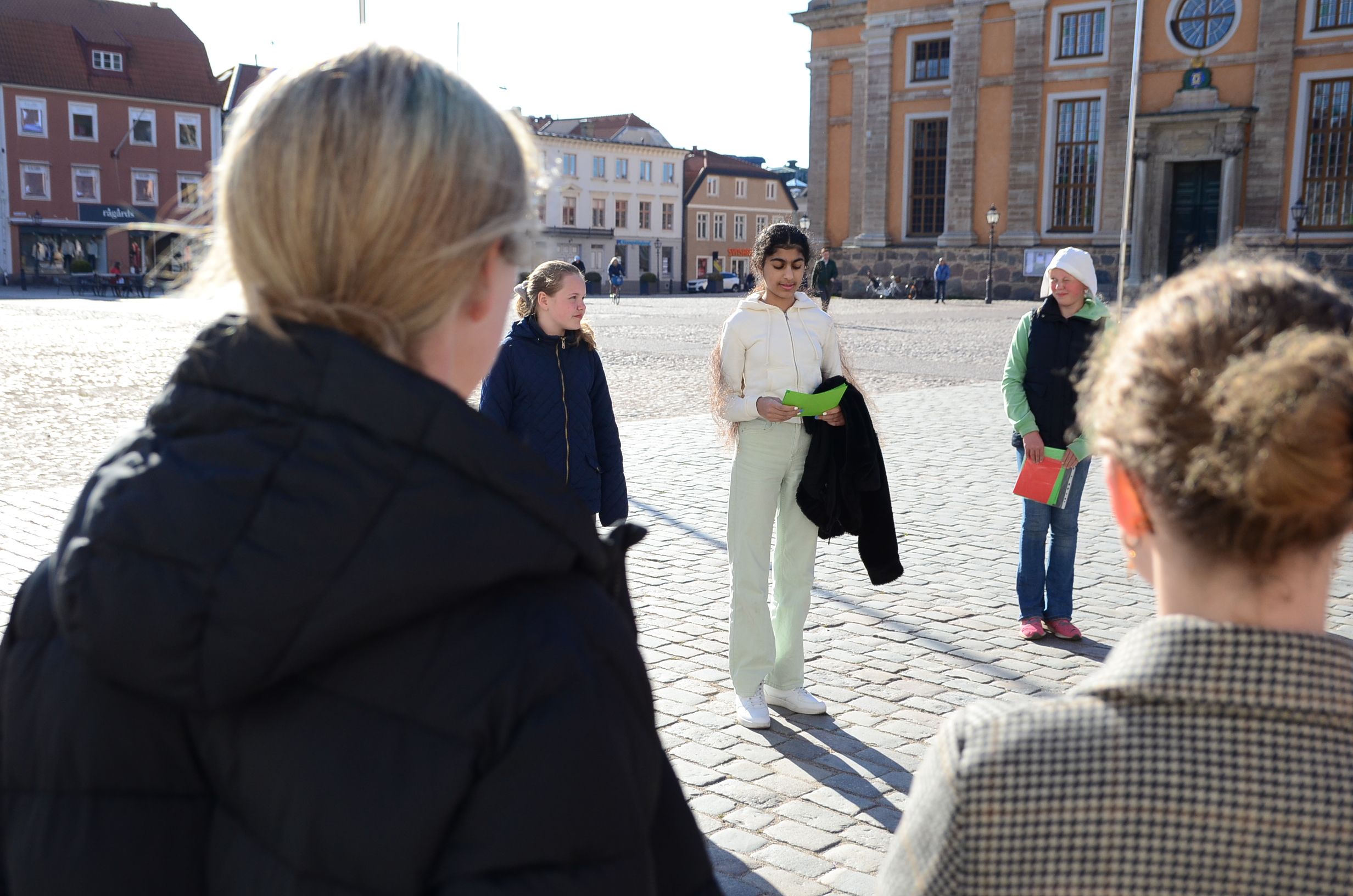 Hur såg kyrkolivet ut på 1600-talet, vilka värderingar hade man och hur såg det svenska samhället ut? Det och mycket annat berättade miniguiderna Melanie Nordgren, Jona Jani och Josefin Franzén om. 