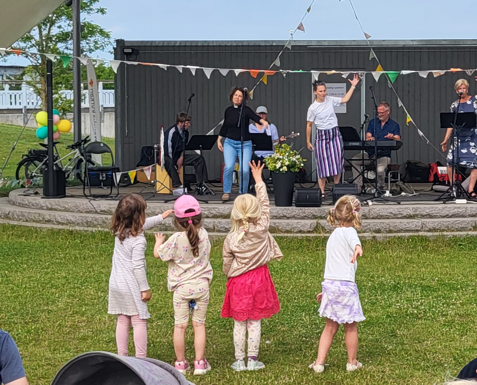 Allsång i parken barn