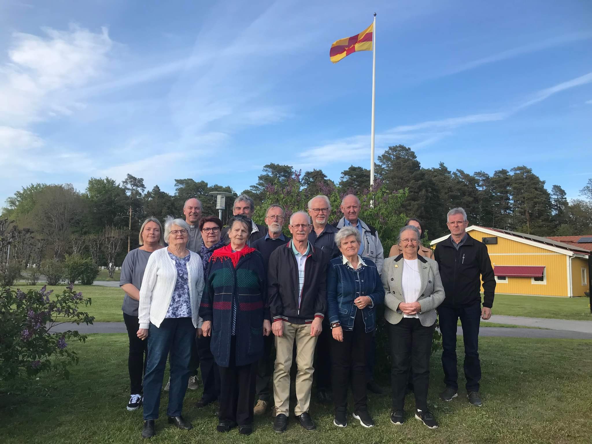 En grupp av människor utomhus