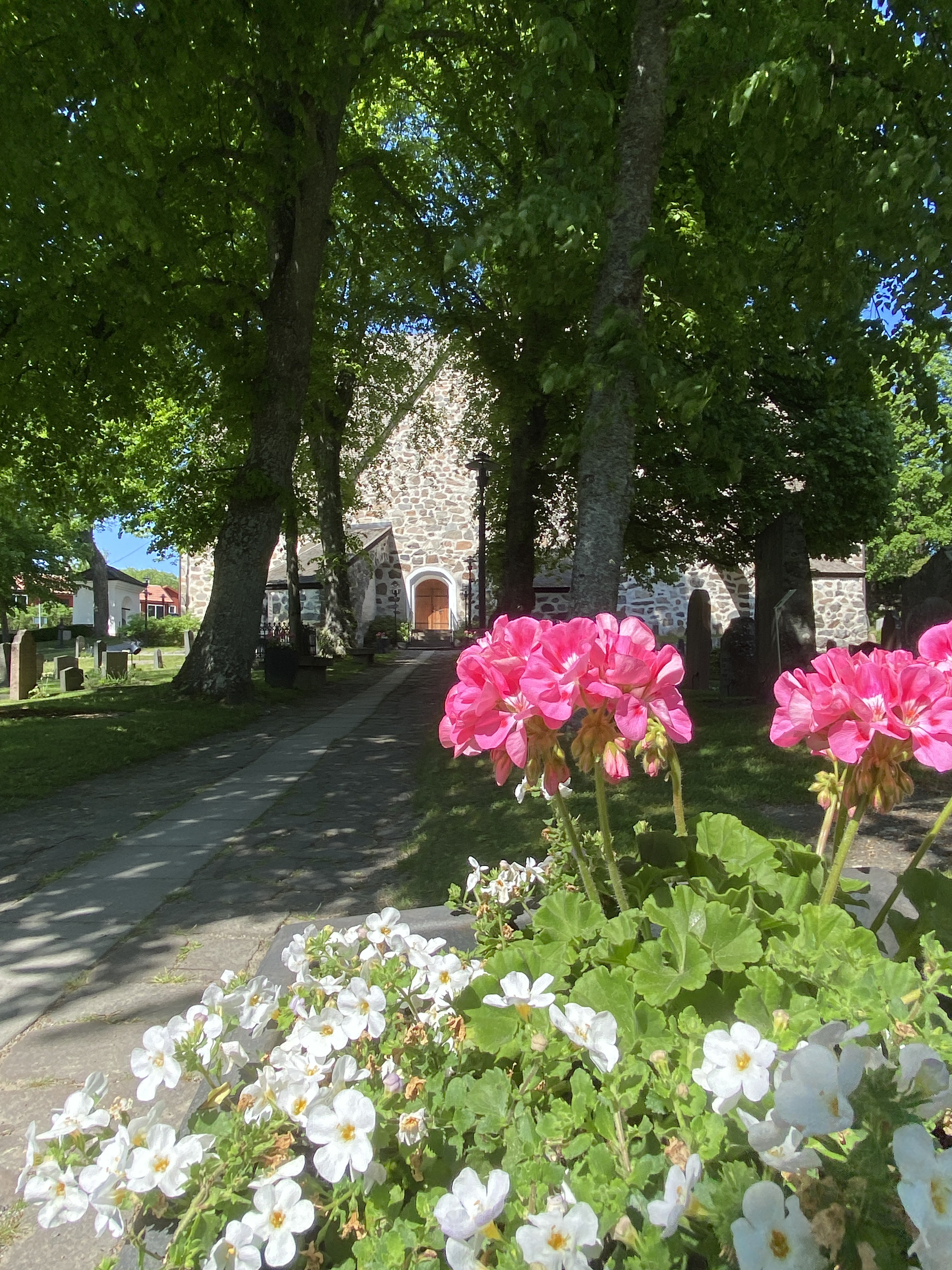Värmdö kyrka sommarbild