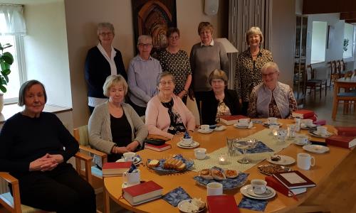Västra och Östra Vrams kyrkliga syförening. Träffas varannan tisdag kl 13.30 - 15.30 i Västra Vrams församlingshem.
Vi startar upp för hösten igen den 27 augusti.
Varmt välkommen som medlem!