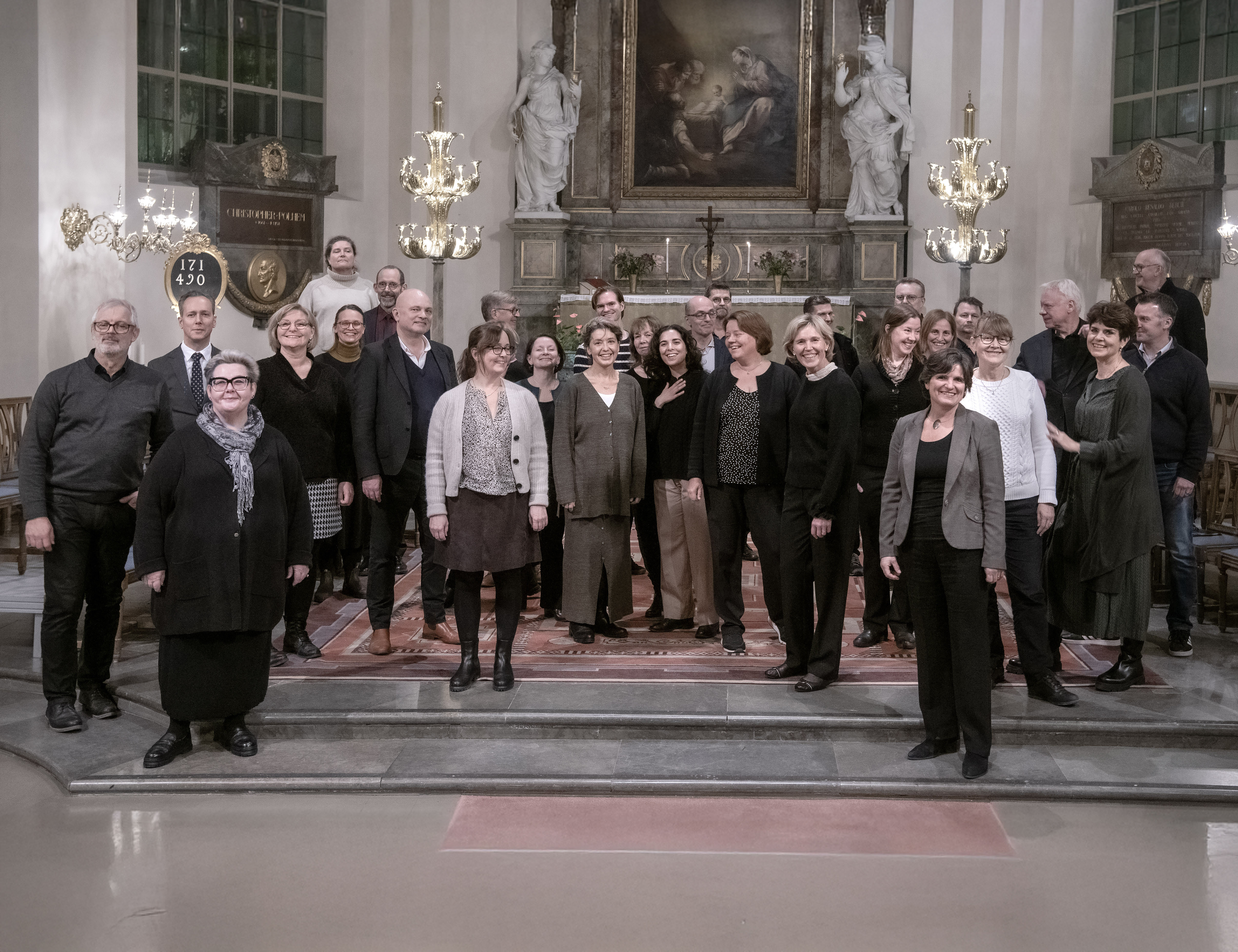 Maria Magdalena Kammarkör uppställda i koret i kyrkan 2022