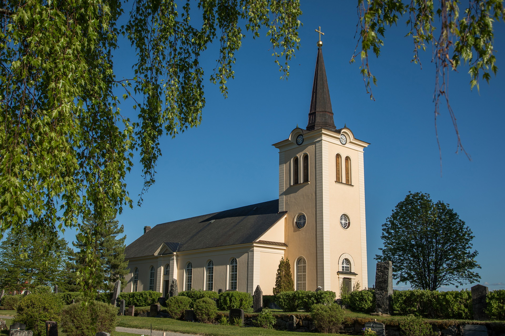 En kyrka.