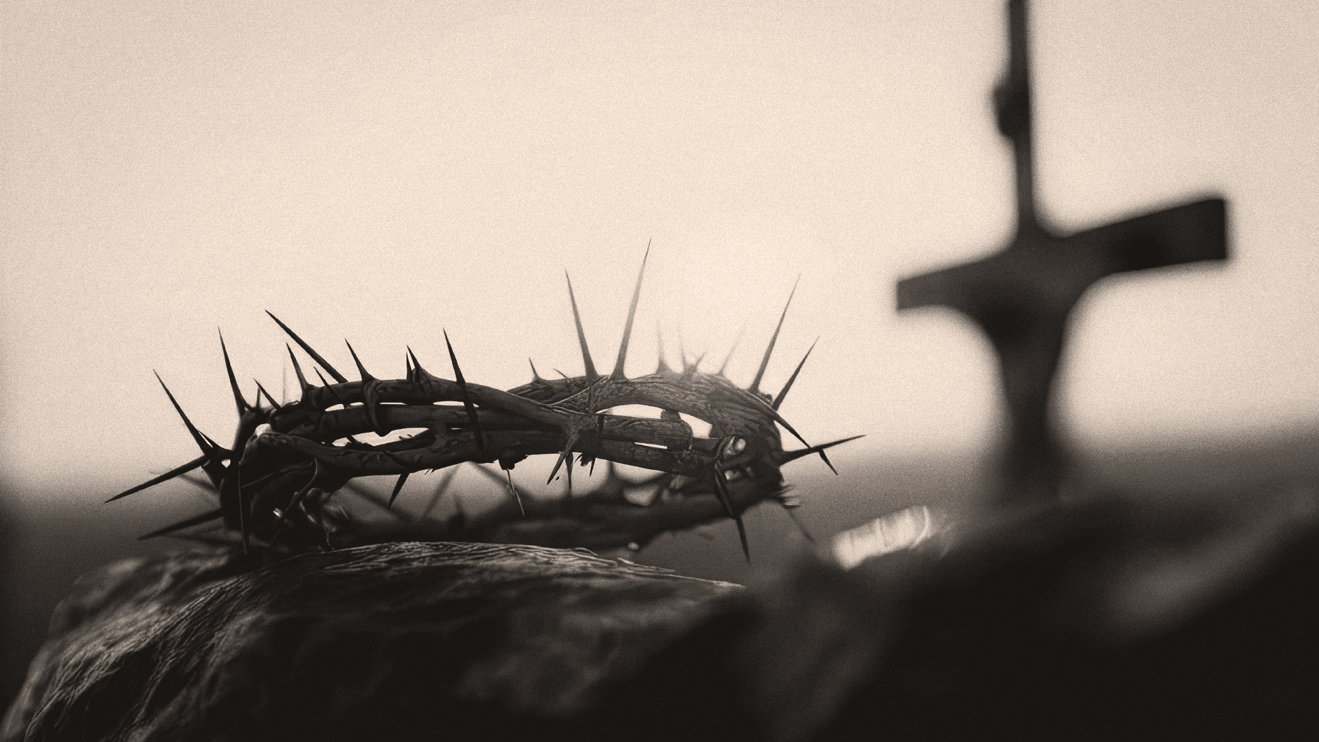 En törnekrona i förgrunden och ett kors i bakgrunden.