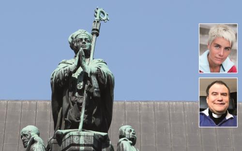 En staty av biskop Jakob Ulfsson utanför Uppsala domkyrka. Till vänster två små porträtt av de medverkande i Katedralakademin 25 september.