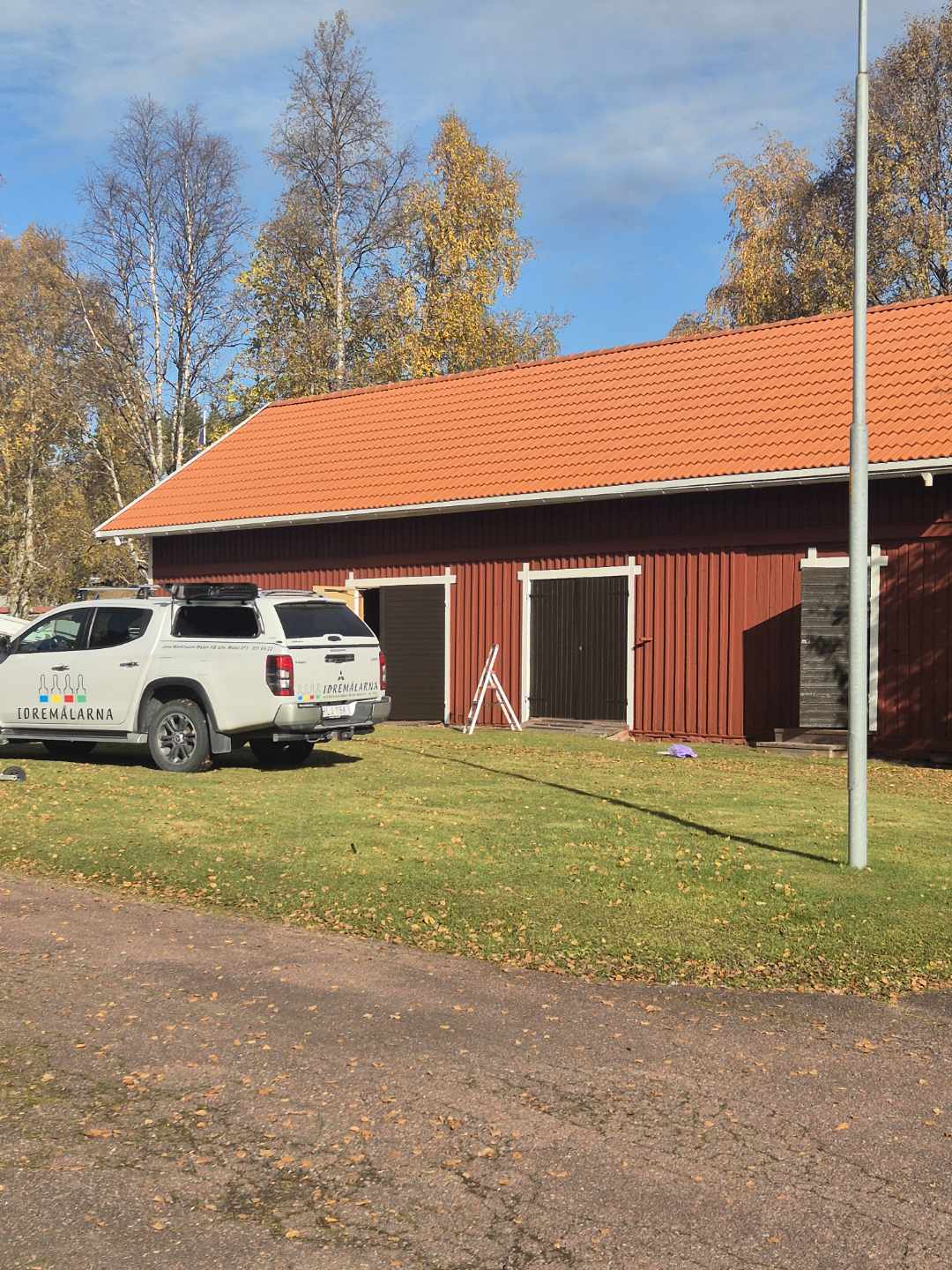 Uthuset målas