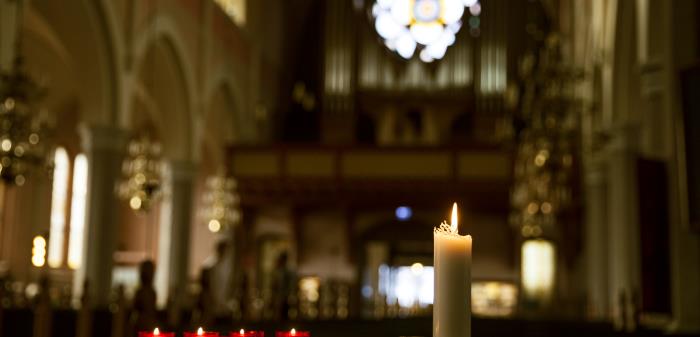 Välkommen till en stund av reflektion och musik som berör det många av oss känner just nu. En webbgudstjänst från S:t Petri kyrka.