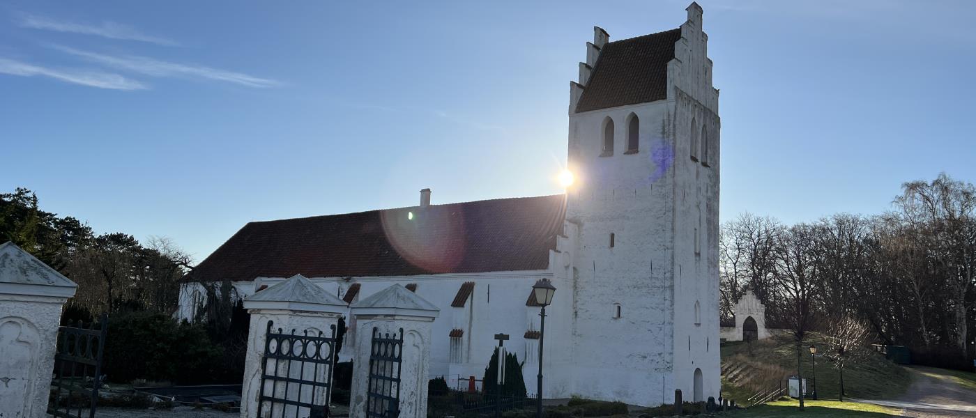 Falsterbo kyrka en solig dag. 