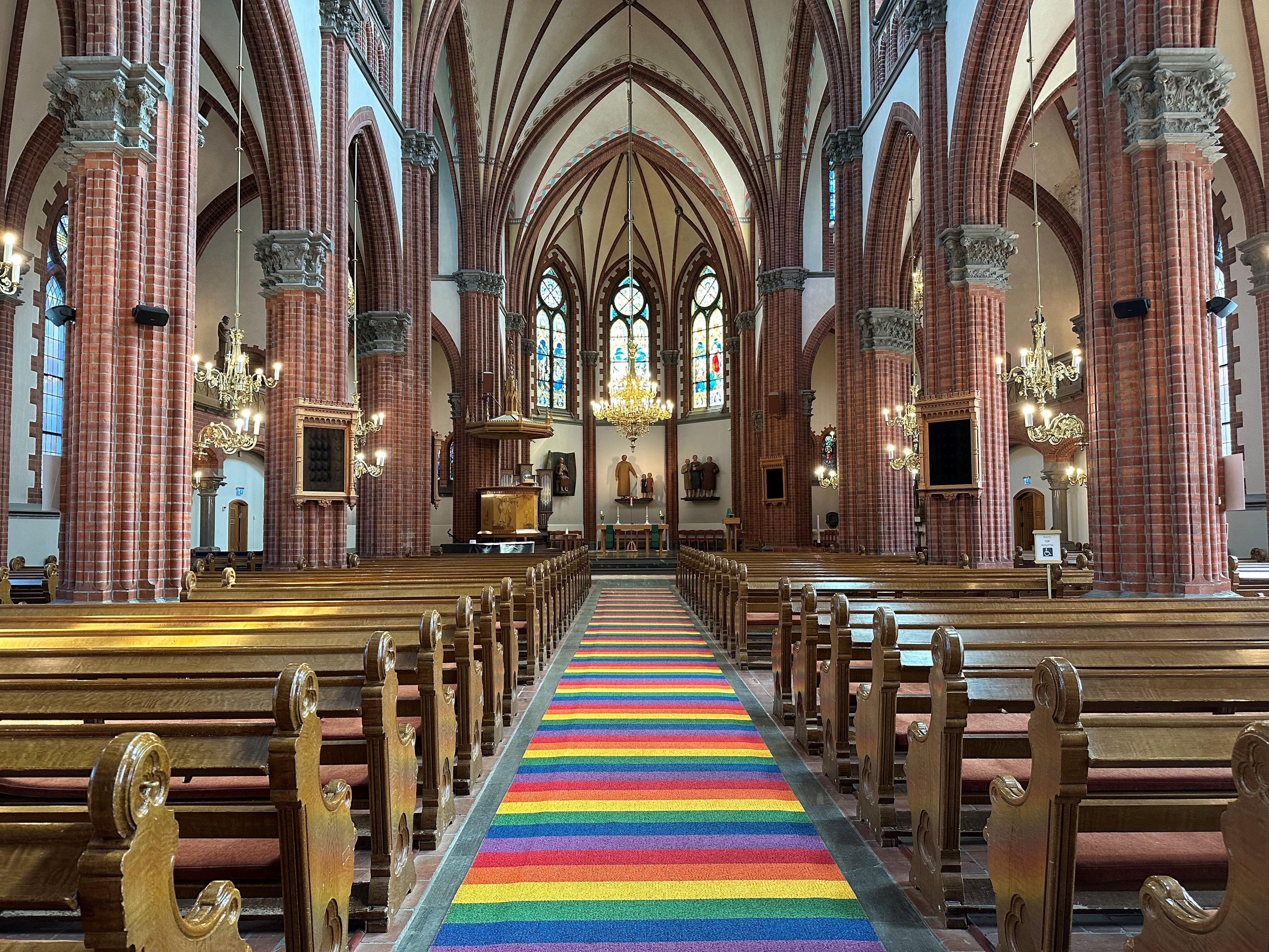 Regnbågsmattan i kyrkan