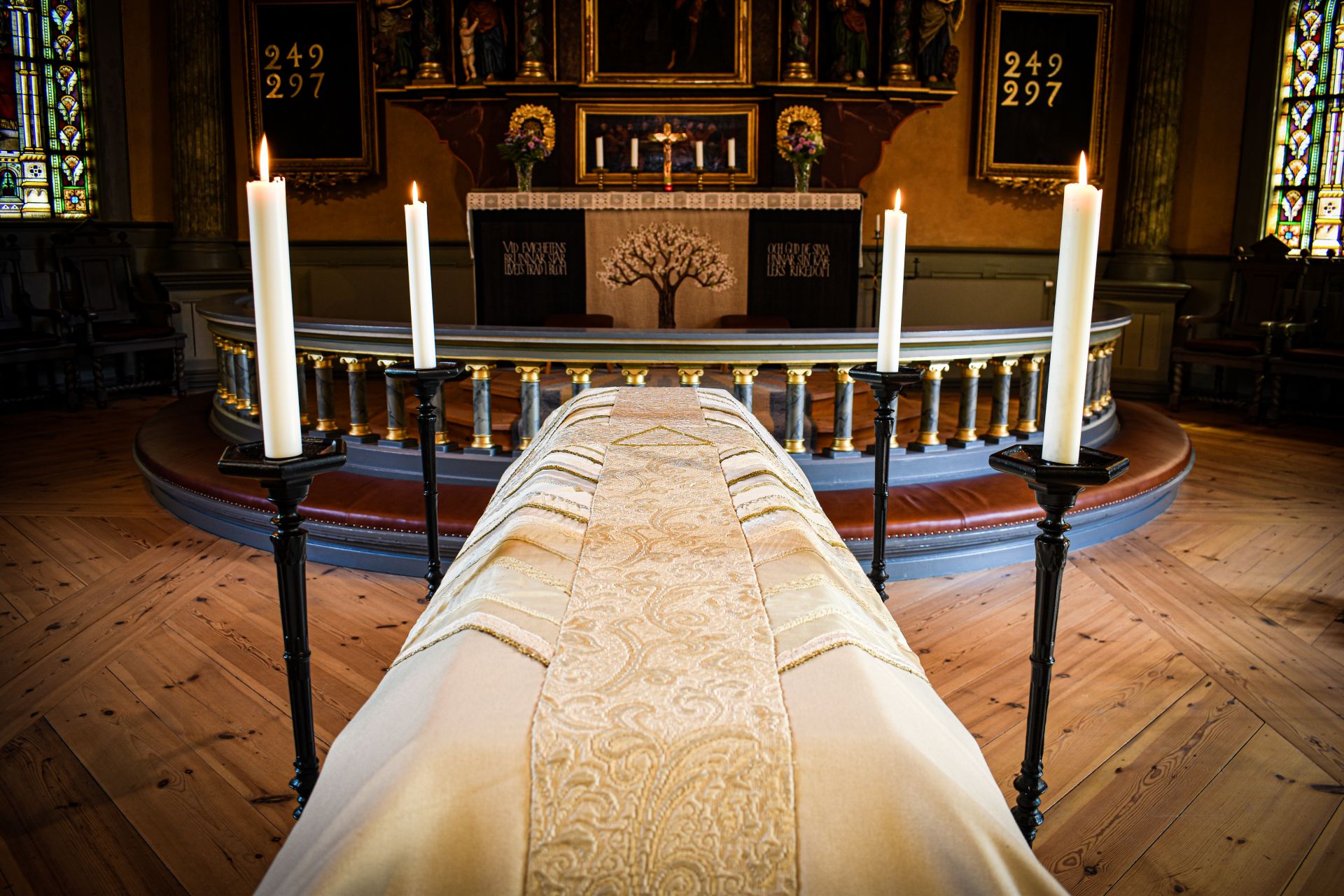 Ljust bårtäcke i Karlskoga