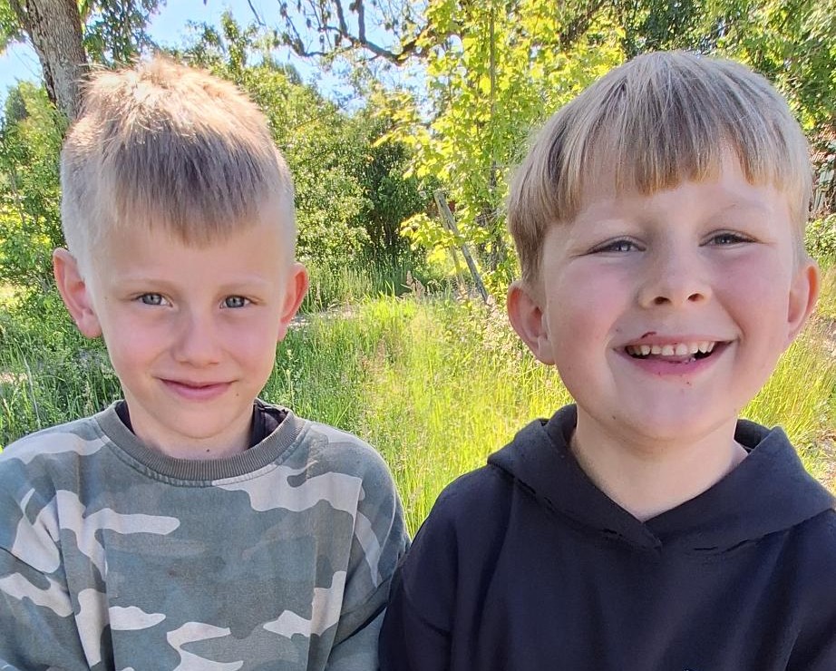 Barn som leker utomhus