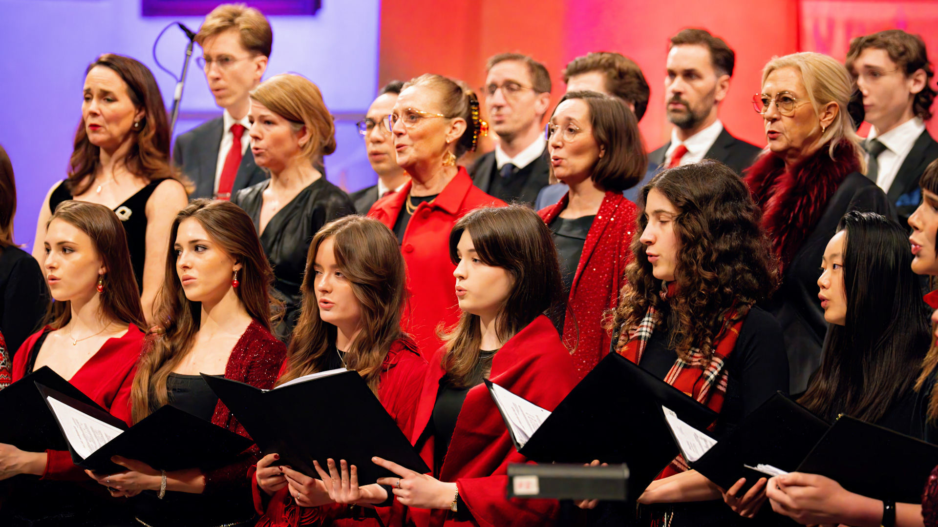 Kör som sjunger under en kammarmusikkonsert i Hedvig Eleonora kyrka.