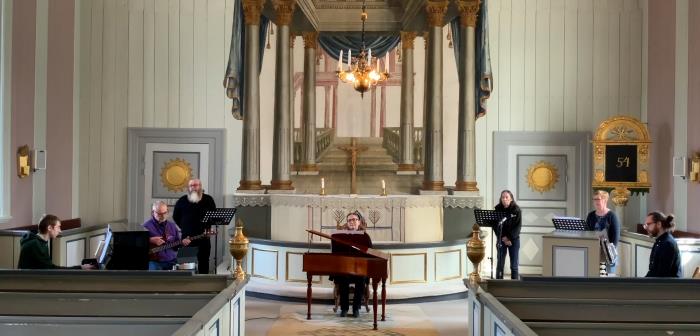 Pingsten är Andens högtid. Livgiverskan, vägledaren, elden, gudsnärvaron. Det finns många sätt att beskriva Guds Ande i våra liv. Pingstidens psalm "Vinden ser vi inte" är inspelad i Ådals-Lidens kyrka med medarbetare från Sollefteå pastorat.