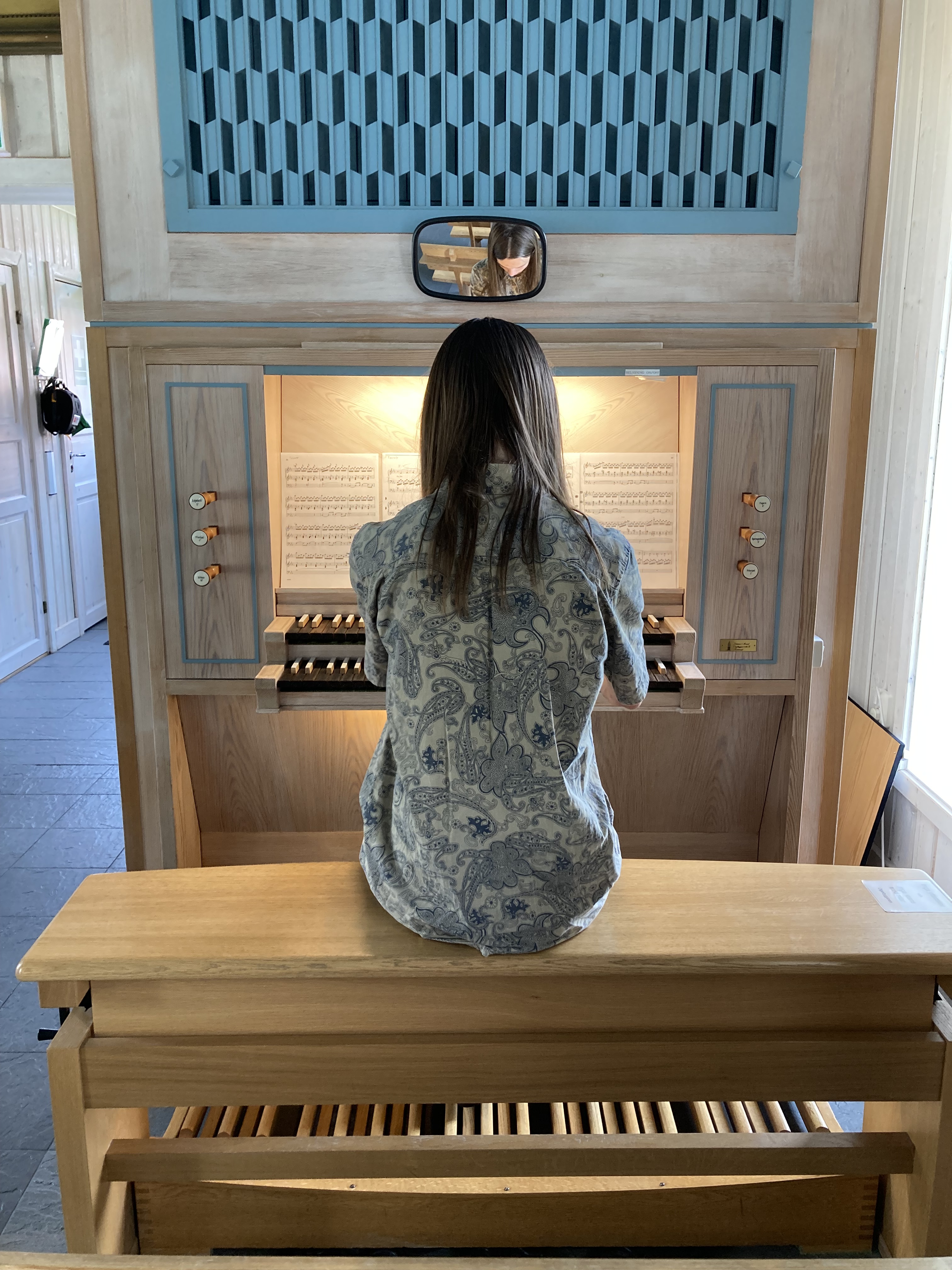 Elev på orgelläger i Mellansel