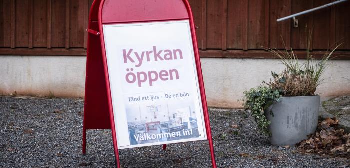 Gudstjänster firas varje söndag i Svenska kyrkans församlingar, och ofta andra dagar också. En gudstjänst är alltid öppen för alla. Men med anledning av Coronapandemin ställer vi om i vår verksamhet.