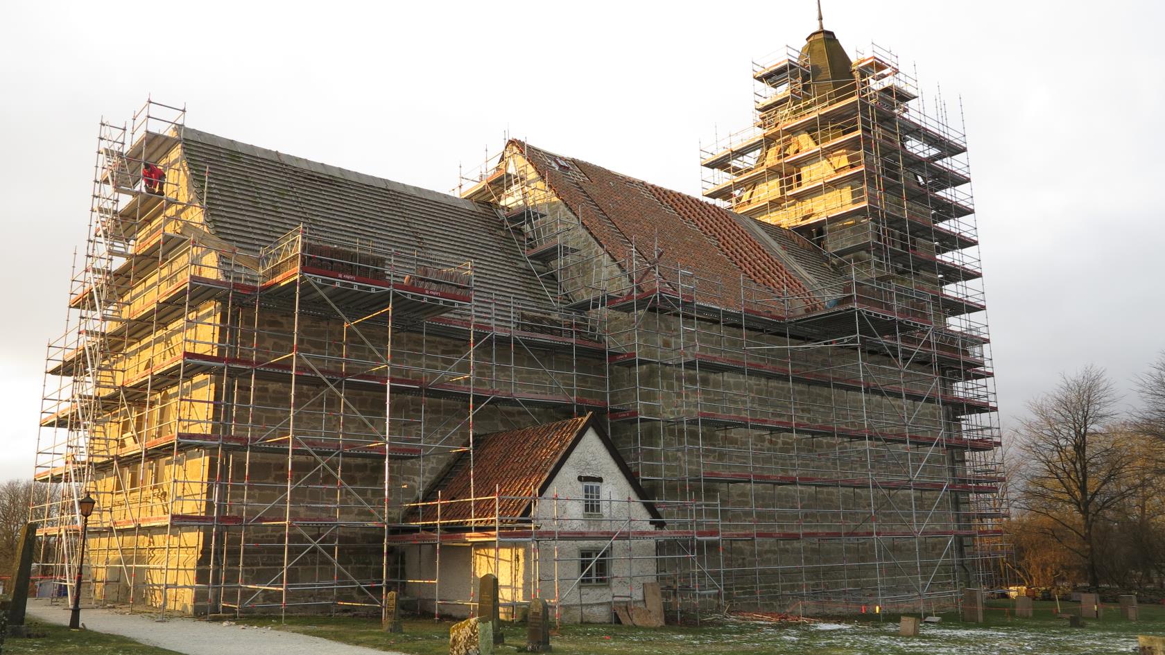 Grötlingbo kyrka under restaurering år 2017