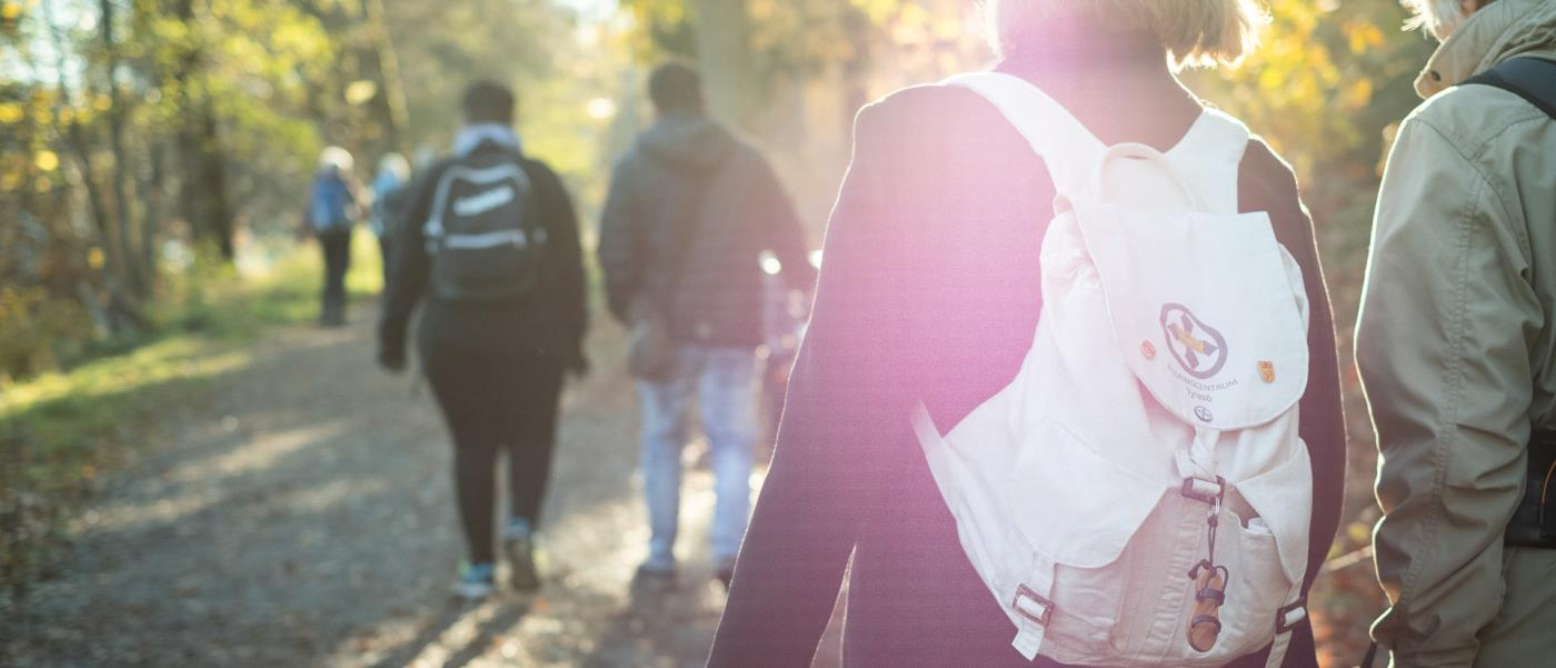 Personer på pilgrimsvandring