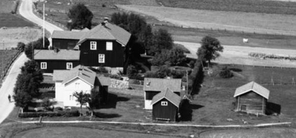 Svartvitt flygfoto över stiftsgården i Undersvik