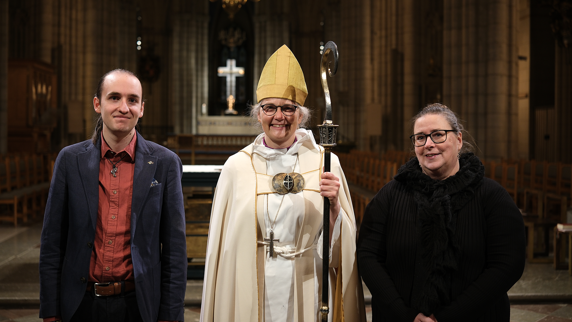 Biskop Karin Johannesson med två nya stiftsmusiker