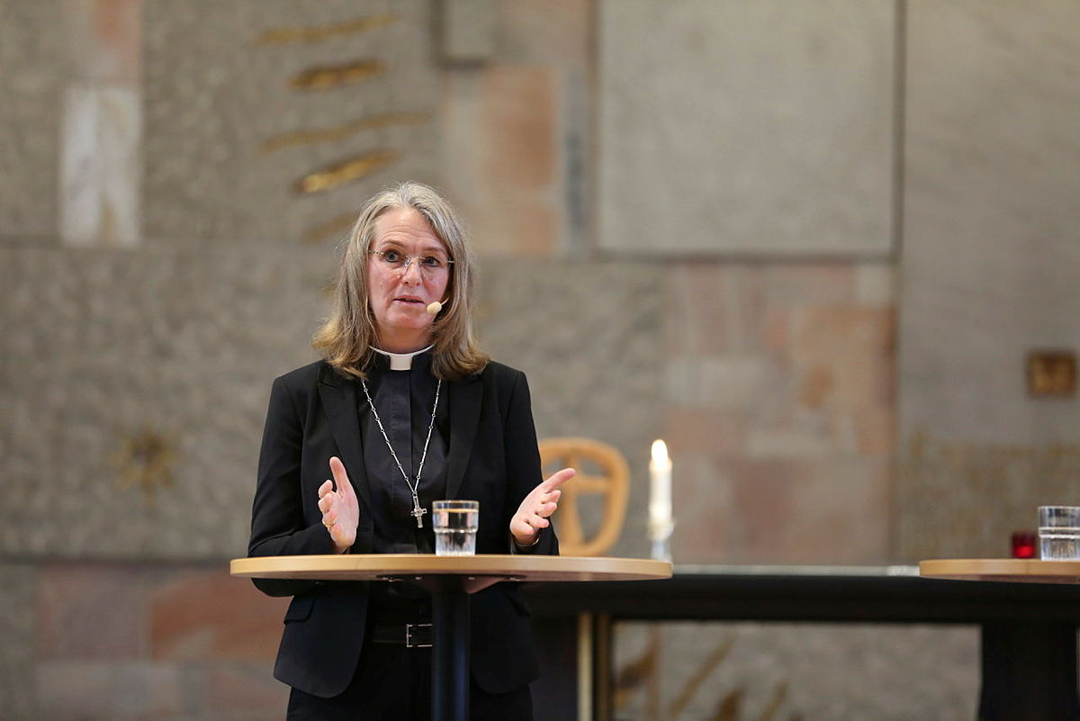 Marika Markovits under utfrågning av kandidater i biskopsvalet 2022. S:t Lars kyrka i Linköping 15 oktober.